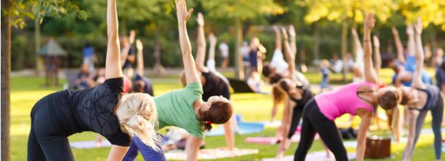 IBCC promove aula de yoga gratuita no Parque Ibirapuera